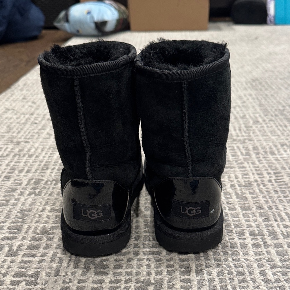 Black Ugg big kid boots size 4 - Picture 3 of 6
